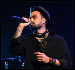 Robert Glasper Experiment feat. Bilal & Hindi Zahra - Live au Trianon, Paris Robert Glasper Experiment feat. Bilal & Hindi Zahra - Live au Trianon, Paris