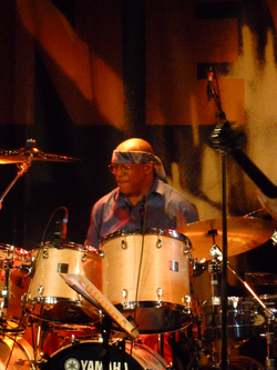 Billy Cobham : leçon de batterie au New Morning Billy Cobham : leçon de batterie au New Morning